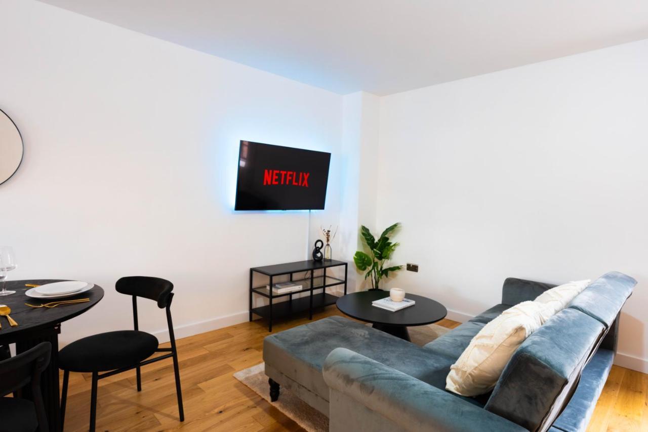 Stunning Townhouse With Pool Table Villa Birmingham Kültér fotó